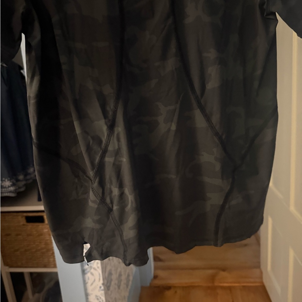 🍋SALE🍋 Lululemon Outrun The Heat Short Sleeve Incognito Camo - Picture 6 of 6